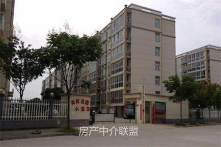 雅禾小区毛坯房环境优美.户型合理交通方便，紧邻超市